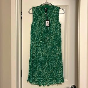 DKNY NWT Emerald Green Sleeveless Pleated Dress